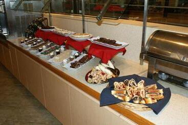 هتل Canad Inns Destination Centre Windsor Park