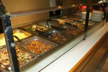 هتل Canad Inns Destination Centre Windsor Park