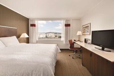 هتل Coast Discovery Inn