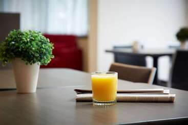 هتل Comfort Inn Airport East