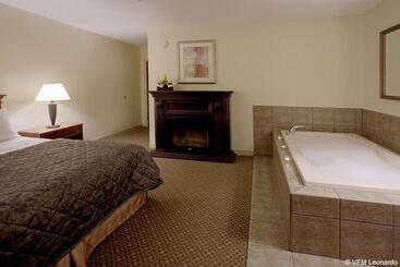 בית מלון כפרי Comfort Inn & Suites Thousand Islands Harbour District