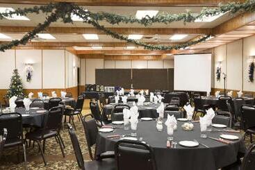 هتل Days Inn By Wyndham Estevan