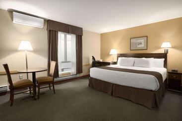 هتل Days Inn By Wyndham Estevan