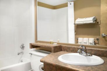 هتل Days Inn By Wyndham Estevan