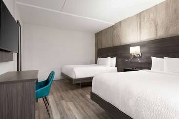هتل Days Inn By Wyndham Saint John
