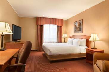 هتل Days Inn By Wyndham Swift Current