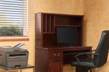 هتل Days Inn By Wyndham Swift Current