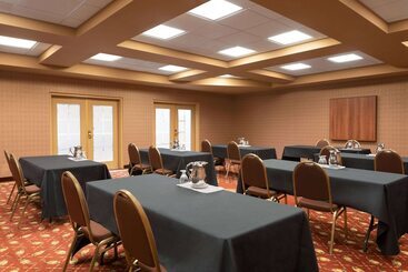 هتل Days Inn By Wyndham Swift Current