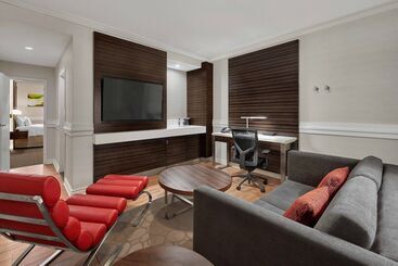 Delta Hotels By Marriott Edmonton Centre Suites