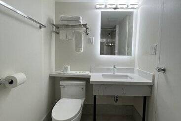 هتل Diplomat Inn