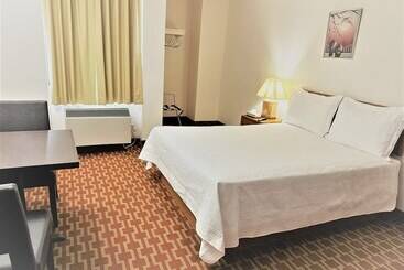 هتل Diplomat Inn