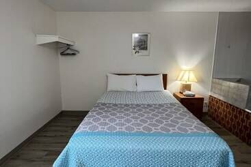هتل Diplomat Inn
