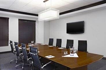 Four Points By Sheraton Hotel & Suites Calgary West