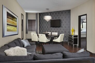 Four Points By Sheraton Hotel & Suites Calgary West