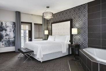 Four Points By Sheraton Hotel & Suites Calgary West