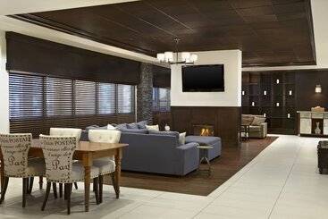 Four Points By Sheraton Hotel & Suites Calgary West