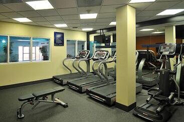 هتل Hampton Inn & Suites By Hilton Calgary Airport