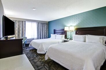 هتل Hampton Inn & Suites By Hilton Calgary Airport