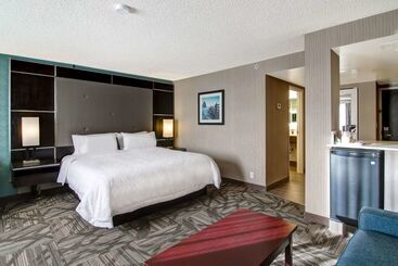 هتل Hampton Inn & Suites By Hilton Calgary Airport