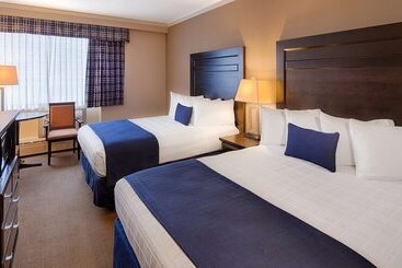 هتل Hampton Inn By Hilton Winnipeg Downtown