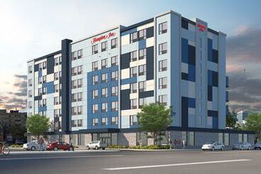 هتل Hampton Inn By Hilton Winnipeg Downtown