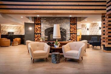 هتل Mtn House By Basecamp