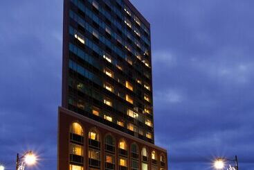 Radisson Hotel & Suites Fallsview - Niagara Falls