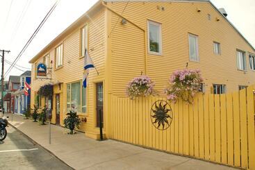 هتل Rum Runner Inn