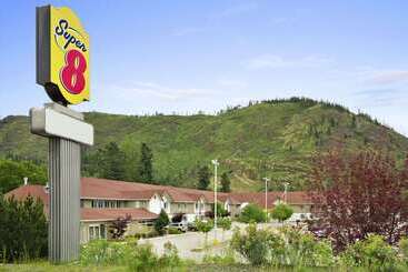 هتل Super 8 By Wyndham West Kelowna Bc