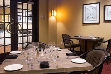 هتل The Frobisher Inn