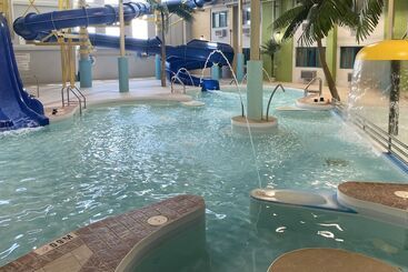 هتل Travelodge By Wyndham Winnipeg Airport