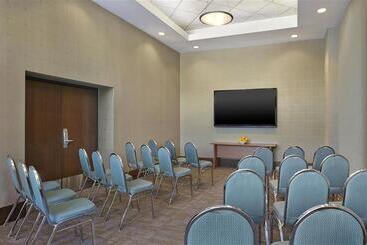 Grand Park Hotel Vancouver Airport, Ascend Hotel Collection