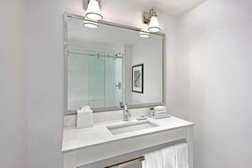 Grand Park Hotel Vancouver Airport, Ascend Hotel Collection
