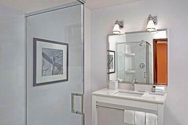 Grand Park Hotel Vancouver Airport, Ascend Hotel Collection