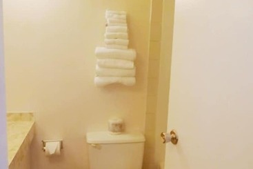 مُتل Cardston Inn