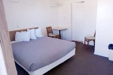 مُتل Cardston Inn