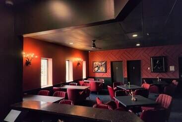 استراحتگاه The Hotel At Falcon Lake