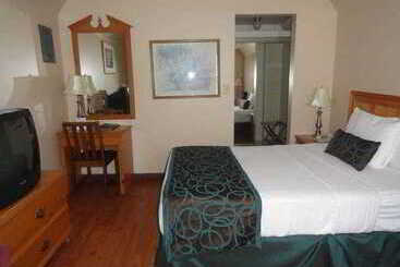 Super 8 By Wyndham Gananoque   Country Squire Resort