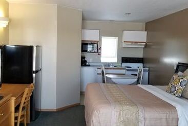 Athabasca Lodge Motel