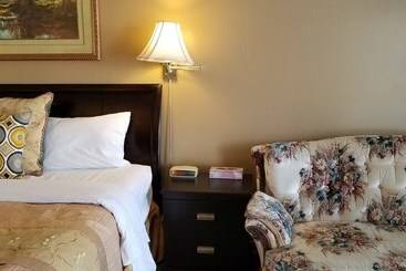Athabasca Lodge Motel
