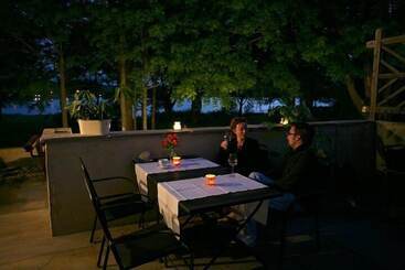 تختخواب و صبحانه Lanes Privateer Inn