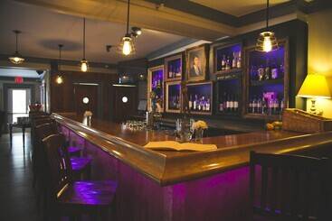 تختخواب و صبحانه Lanes Privateer Inn