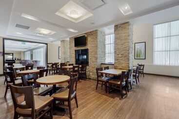 هتل Best Western Plus Edmonton Airport