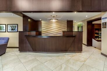 هتل Best Western Plus Edmonton Airport