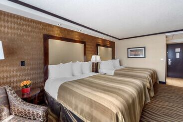 هتل Best Western Plus Edmonton Airport