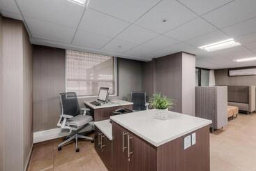 Coast Calgary Downtown Hotel & Suites By Apa