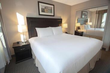 Coast Calgary Downtown Hotel & Suites By Apa