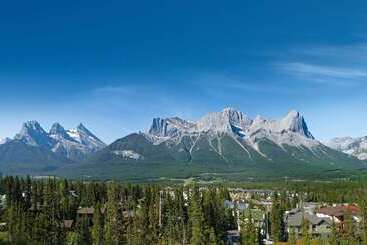 Coast Canmore Hotel & Conference Centre