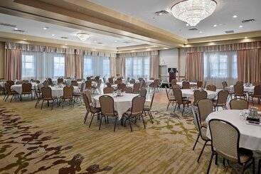 Coast Canmore Hotel & Conference Centre