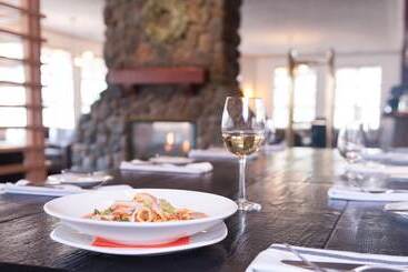 Coast Canmore Hotel & Conference Centre
